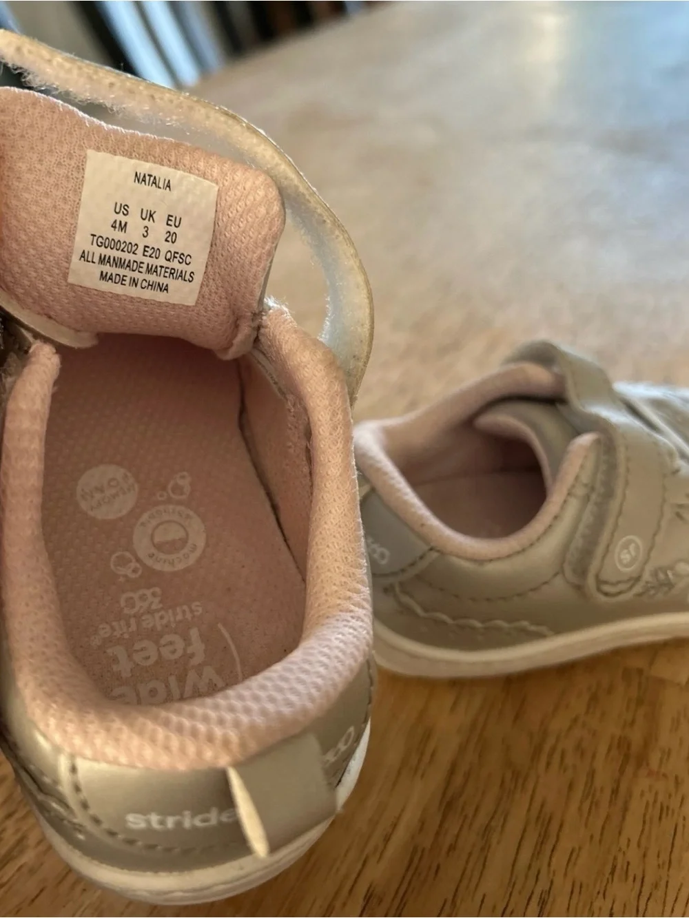 Stride Rite 360 SR TAYE 2.0 Natalia Infant shoe Sz. 4M, Gently Used.